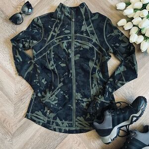 ♥️ Lululemon Define Jacket pop cut fatigue green size 8 RARE